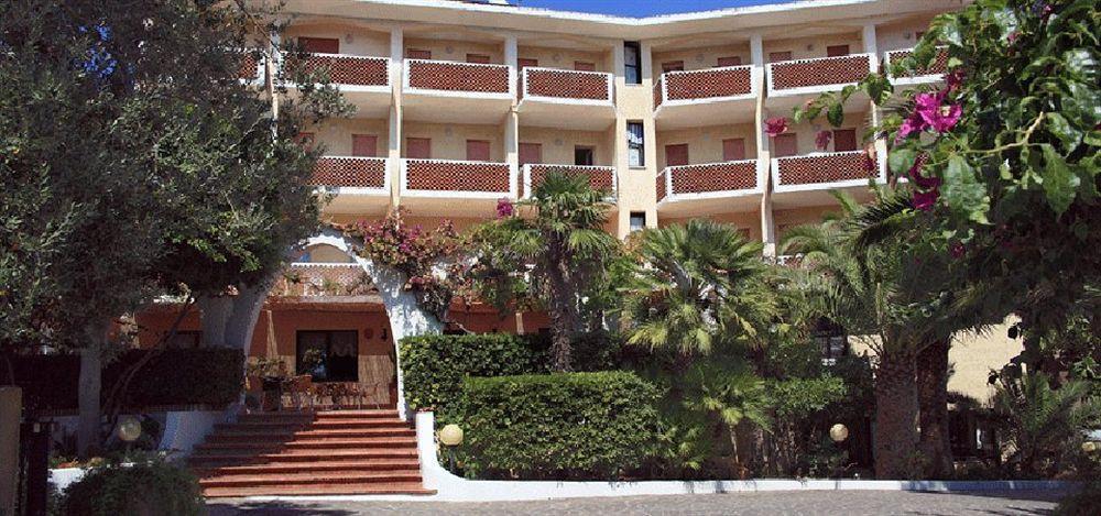 Hotel Punta Faro Capo Vaticano Bagian luar foto